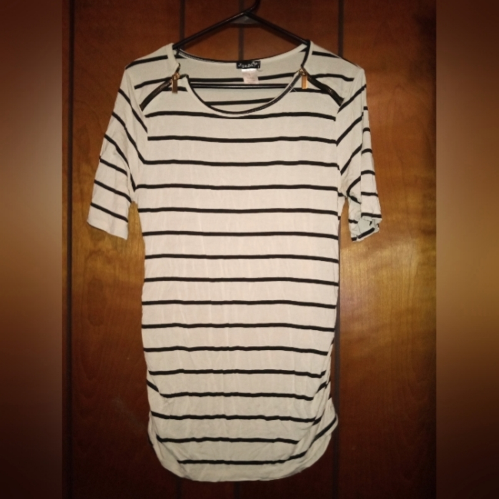 Size L maternity dress